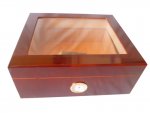 Humidor 40 szál szivar részére, cédrusfa, üvegtető, kristályos párásító, külső h